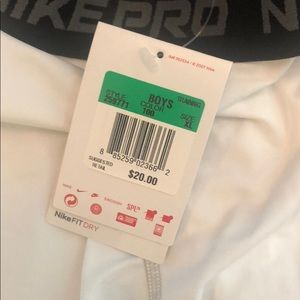 Nike Accessories - Boys XL Nike Pros Nike Accessories - Boys XL Nike Pros